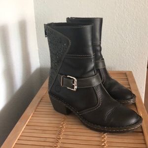 Short gray with turquoise embellishments boots